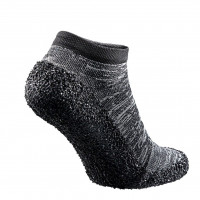 Skinners Outdoor-Sockenschuhe Granit-grau mit weißem Logo