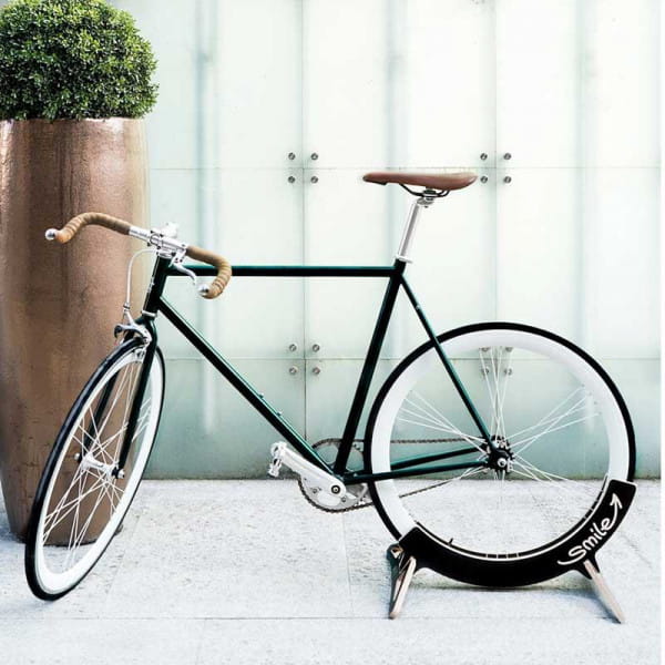 Smile Fahrradständer aus Holz, universell für Rennrad bis MTB - Blau