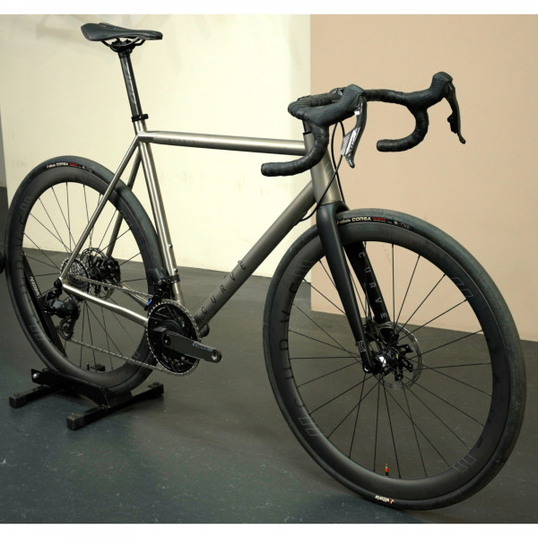 Showroombike CURVE Belgie Komplettrad Gr. L - Titan Raw