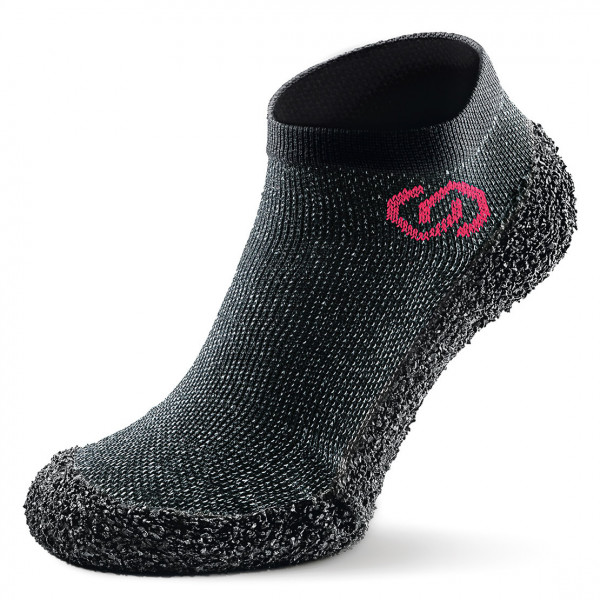 Skinners Outdoor-Sockenschuhe Gesprenkelt schwarz mit rotem Logo Größe L (43 - 45)