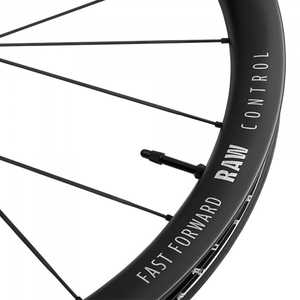 FFWD RAW CONTROL Carbon-Laufradsatz 36 mm (2026)