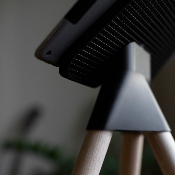 [REFURBISHED] Tons iPad Stand Natural Oak + Smartphone Holder