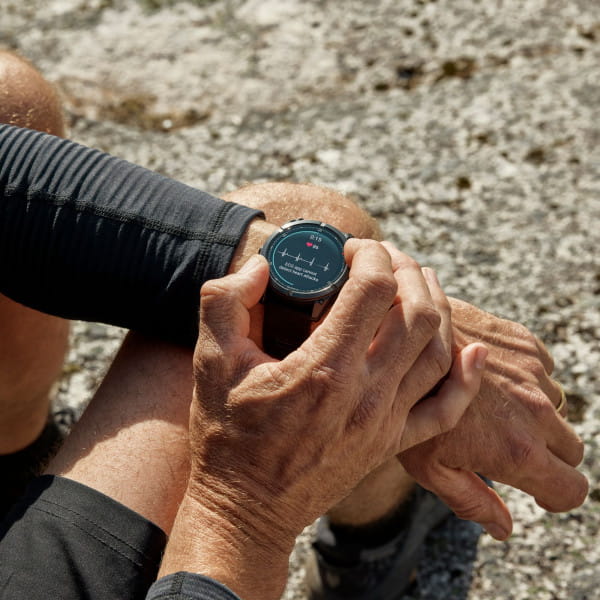 Garmin Fenix 8 Pro AMOLED Schwarz/Titan Carbongrau DLC Titan - 51 mm