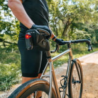 KOM Cycling Saddle Bag Satteltasche mit ATOP-Verschluss und Halterung für Garmin Varia