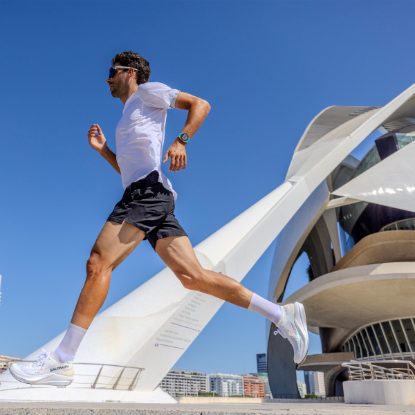 [REFURBISHED] COROS PACE 3 GPS-Sportuhr mit Silikon-Armband - Valencia Edition