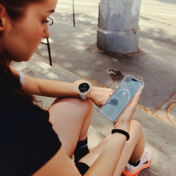 COROS PACE 4 Pro GPS-Multisportuhr mit Nylonarmband - Weiß