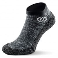 Skinners Outdoor-Sockenschuhe Granit-grau mit weißem Logo