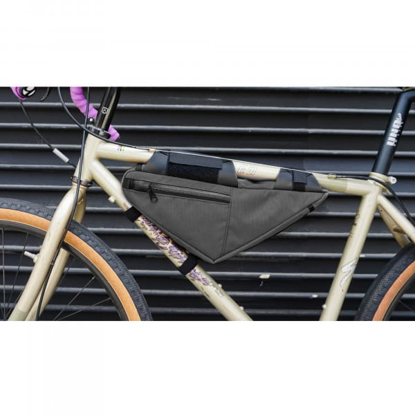 Road Runner Bags Wedge Half Frame Bag schwarz Bikepacking-Rahmentasche