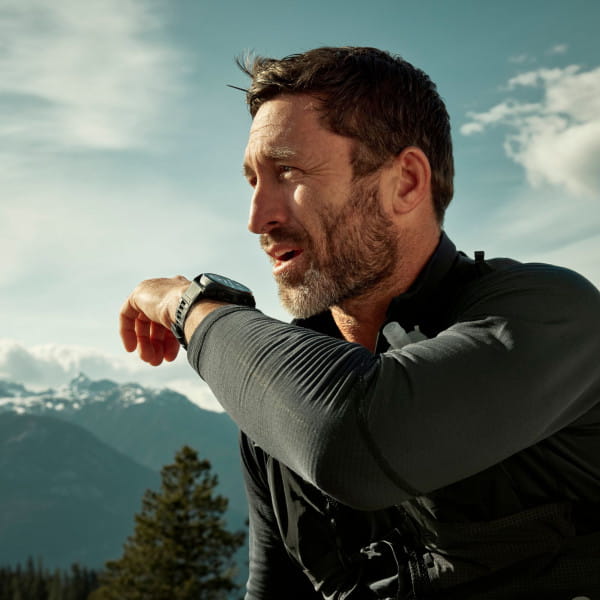 Garmin Fenix 8 Pro AMOLED Schwarz/Titan Carbongrau DLC Titan - 51 mm
