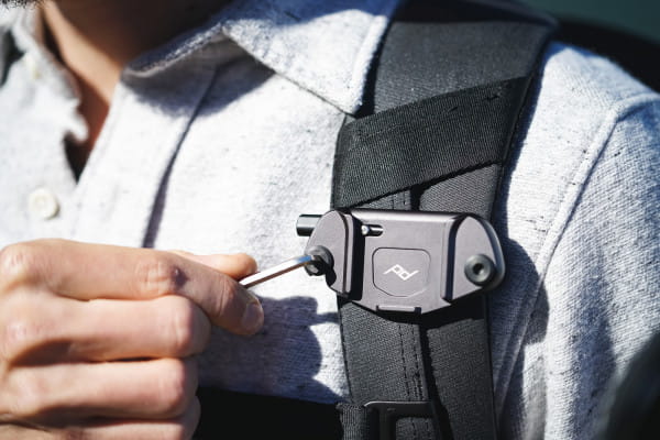 Peak Design Capture Clip v3 inkl. Standard Plate - Black (Schwarz) - Kameraclip zum Tragen von DSLR-