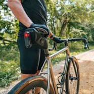 KOM Cycling Saddle Bag Satteltasche Mit ATOP Verschluss Und Halterung KOM Cycling Saddle Bag Satteltasche Mit ATOP Verschluss Und Halterung