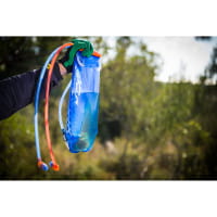 SOURCE Widepac D|vide Trinkblase mit zwei Kammern und Trinkschläuchen - 2 L, Blau