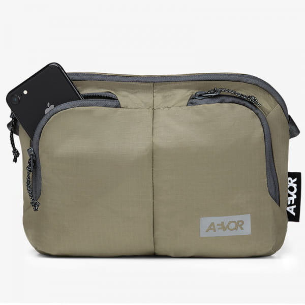 AEVOR Sacoche Bag Ripstop Clay - Umhängetasche 4 L mit Anti-Twist-Gurt Lehmfarben