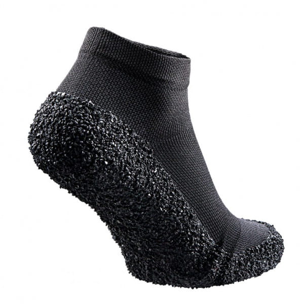 Skinners Outdoor-Sockenschuhe Schwarz mit weißem Logo