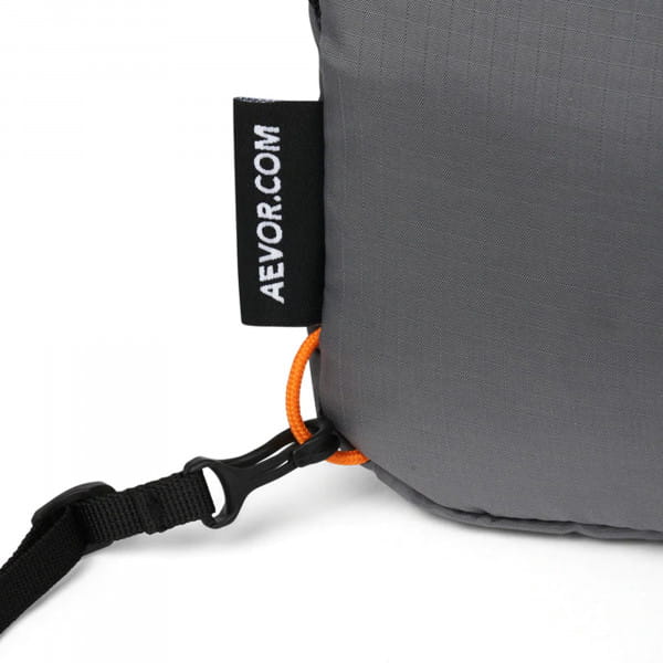 AEVOR Sacoche Bag Ripstop Sundown - Umhängetasche 4 L mit Anti-Twist-Gurt Grau