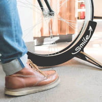Smile Fahrradständer aus Holz, universell für Rennrad bis MTB - Blau