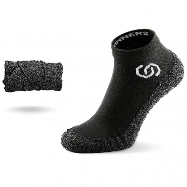 Skinners Outdoor-Sockenschuhe Schwarz mit weißem Logo Größe XXL (47 - 49)