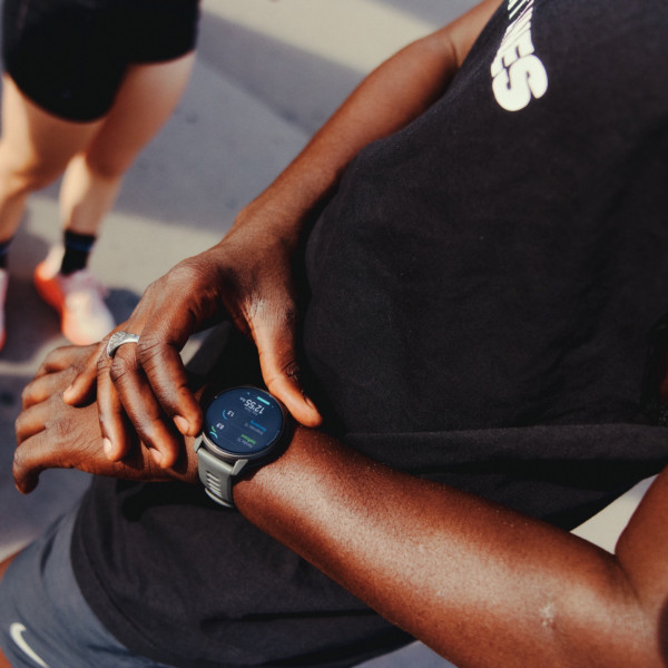 COROS PACE 4 Pro GPS-Multisportuhr mit Silikonarmband - Weiß