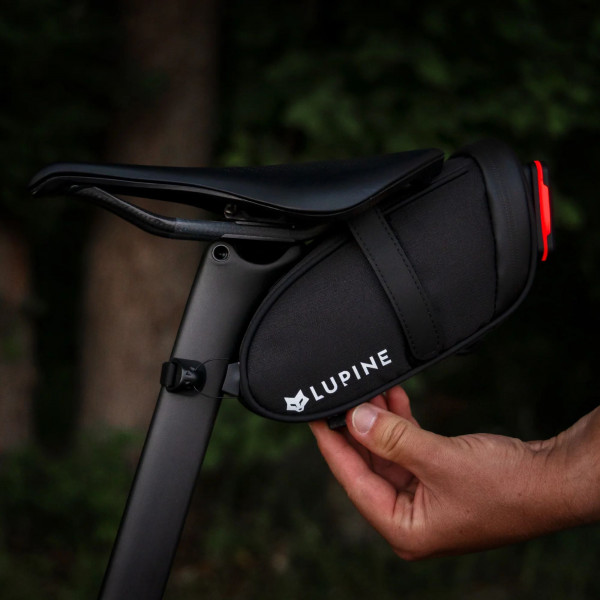 Lupine UFO Satteltasche StVZO - inklusive Rotlicht Pro mit Garmin-Halterung